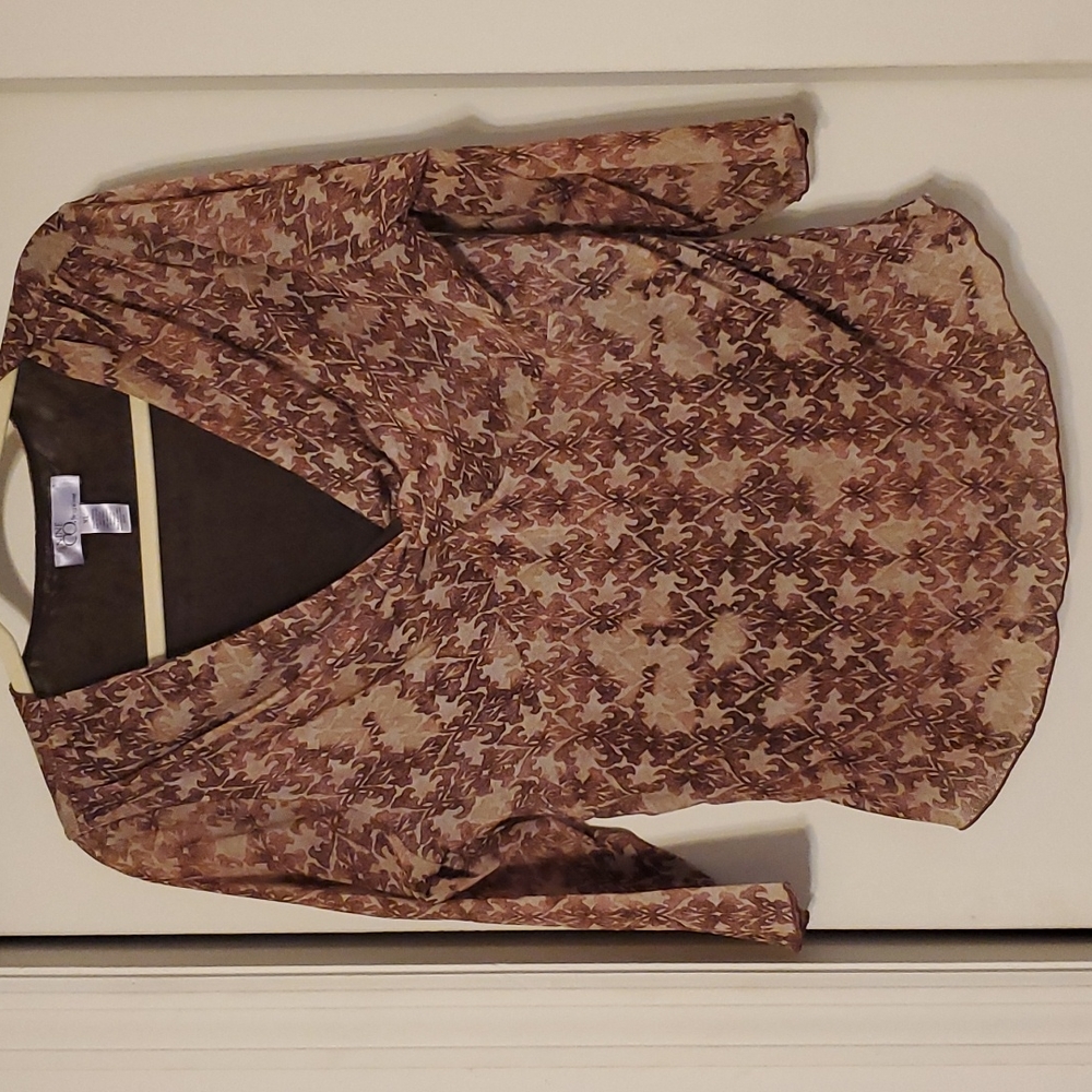 Nine & Co. Brown designed top